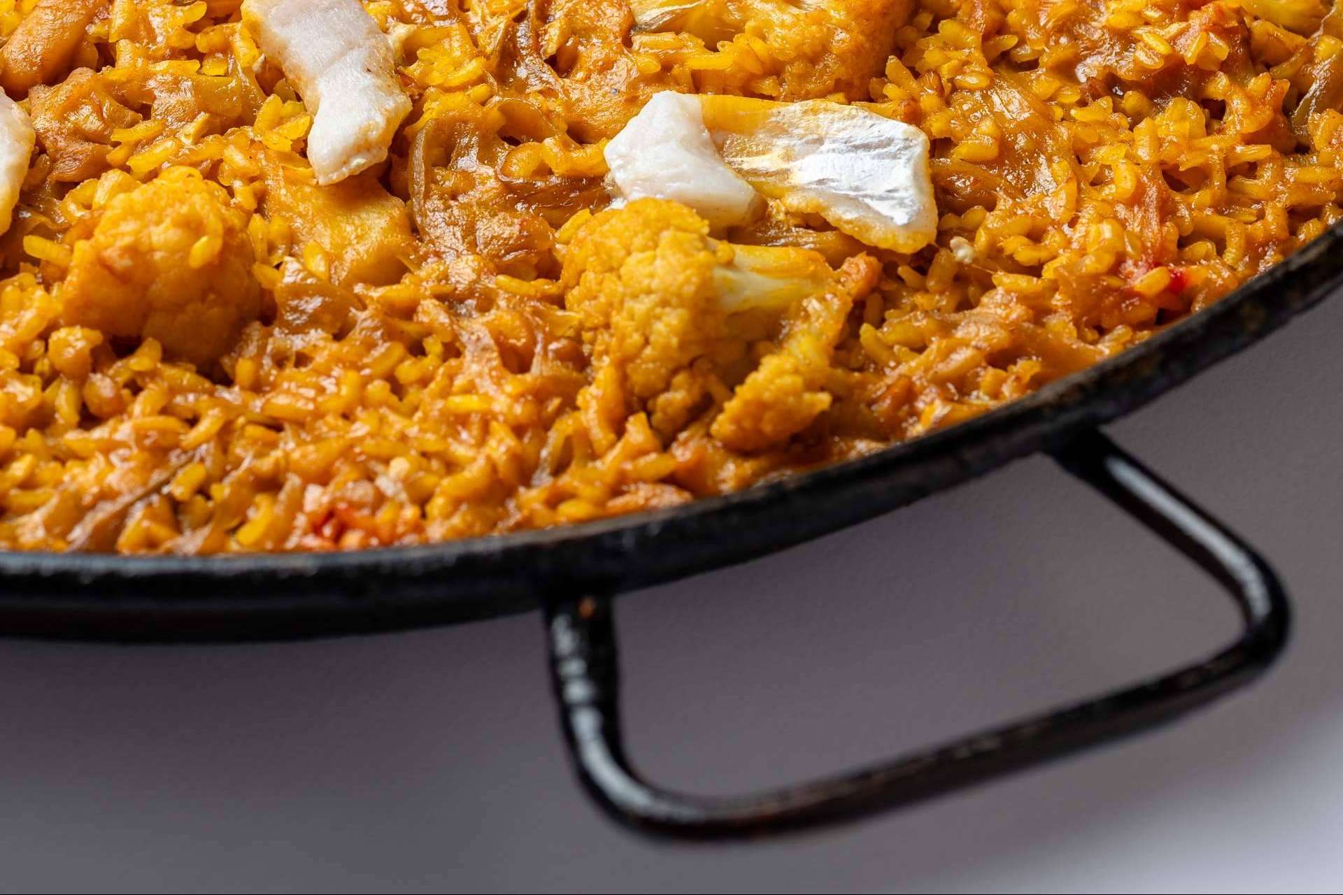 Revolución en la comida tradicional de la mano de Paella va!, el delivery de paellas en caldero de hierro