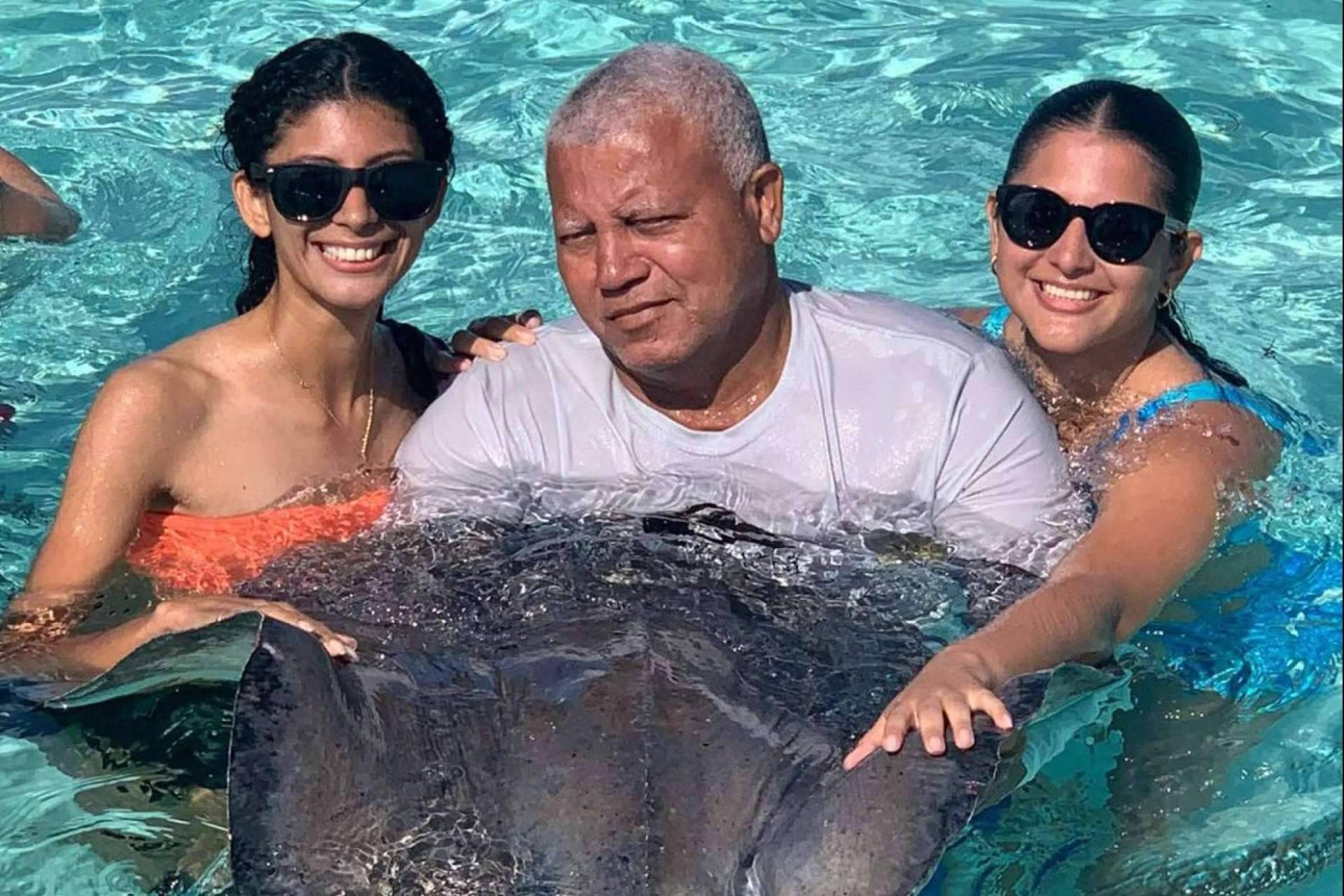 Cayman Ocean Adventures dispone de distintos paquetes turísticos para visitar Stingray City
