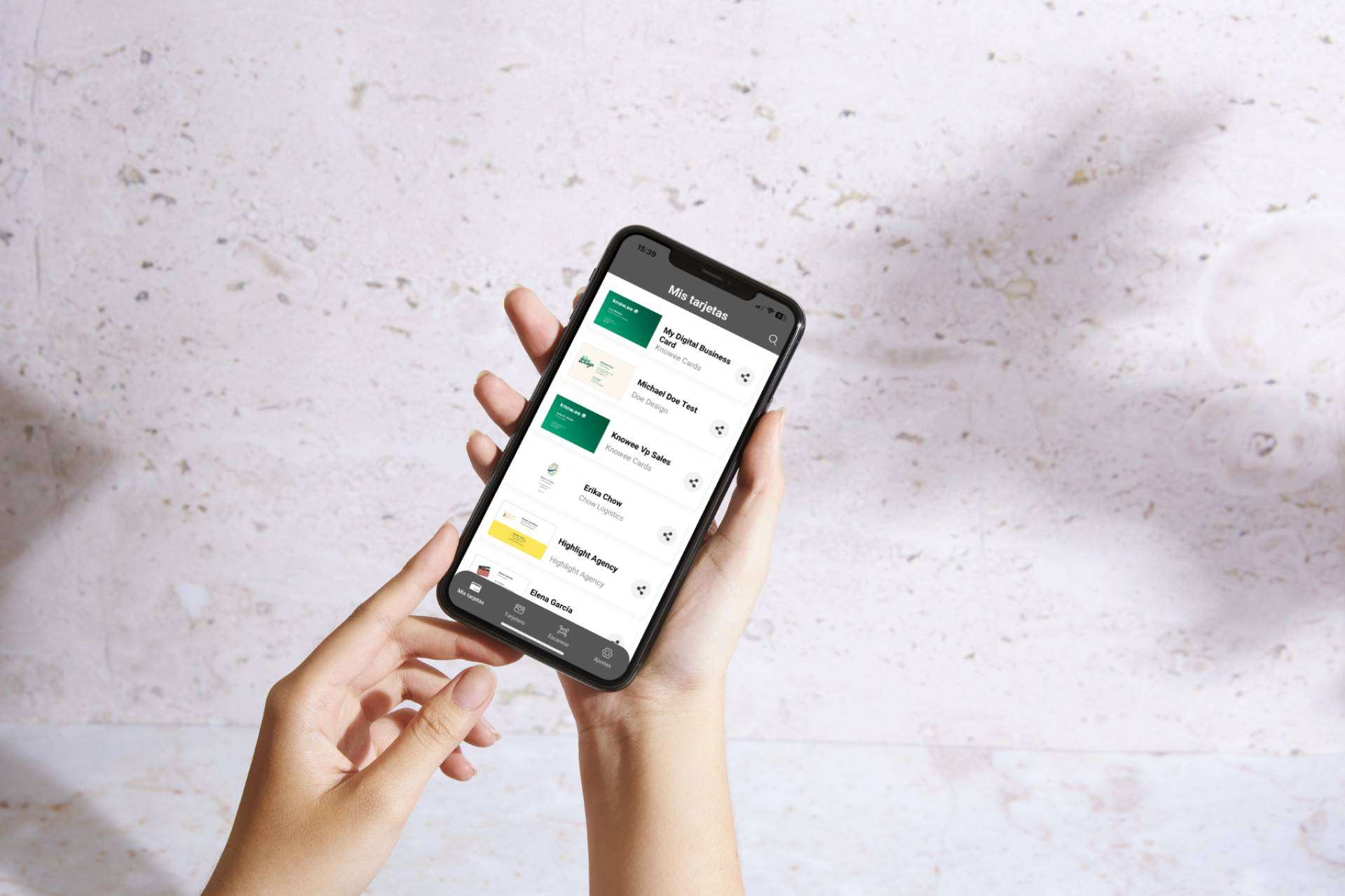 Knowee cambia la forma de gestionar tarjetas de visita. Del papel a lo digital