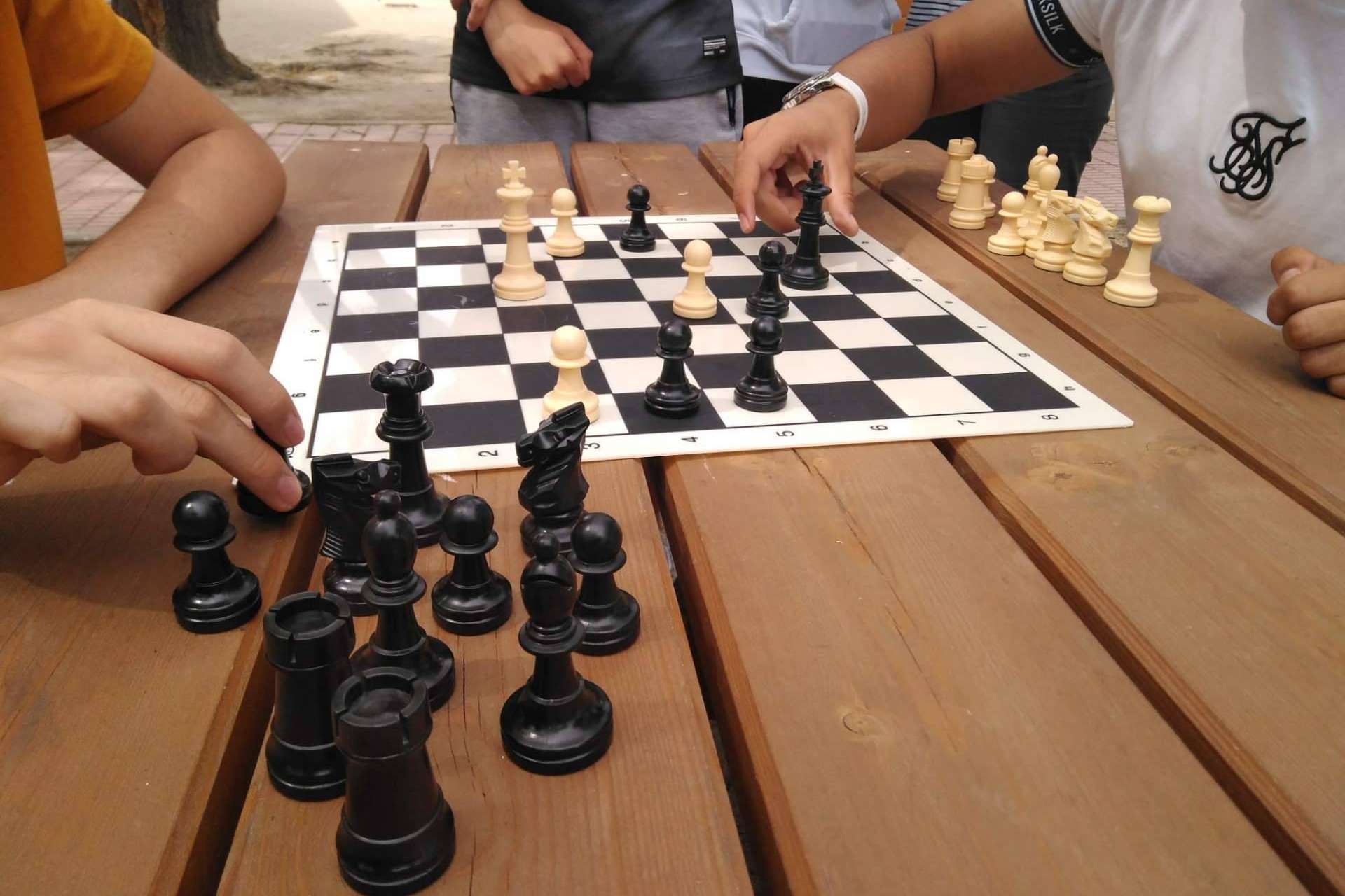 Ajedrez Blanco y Negro, clases de ajedrez para niños, adolescentes y adultos