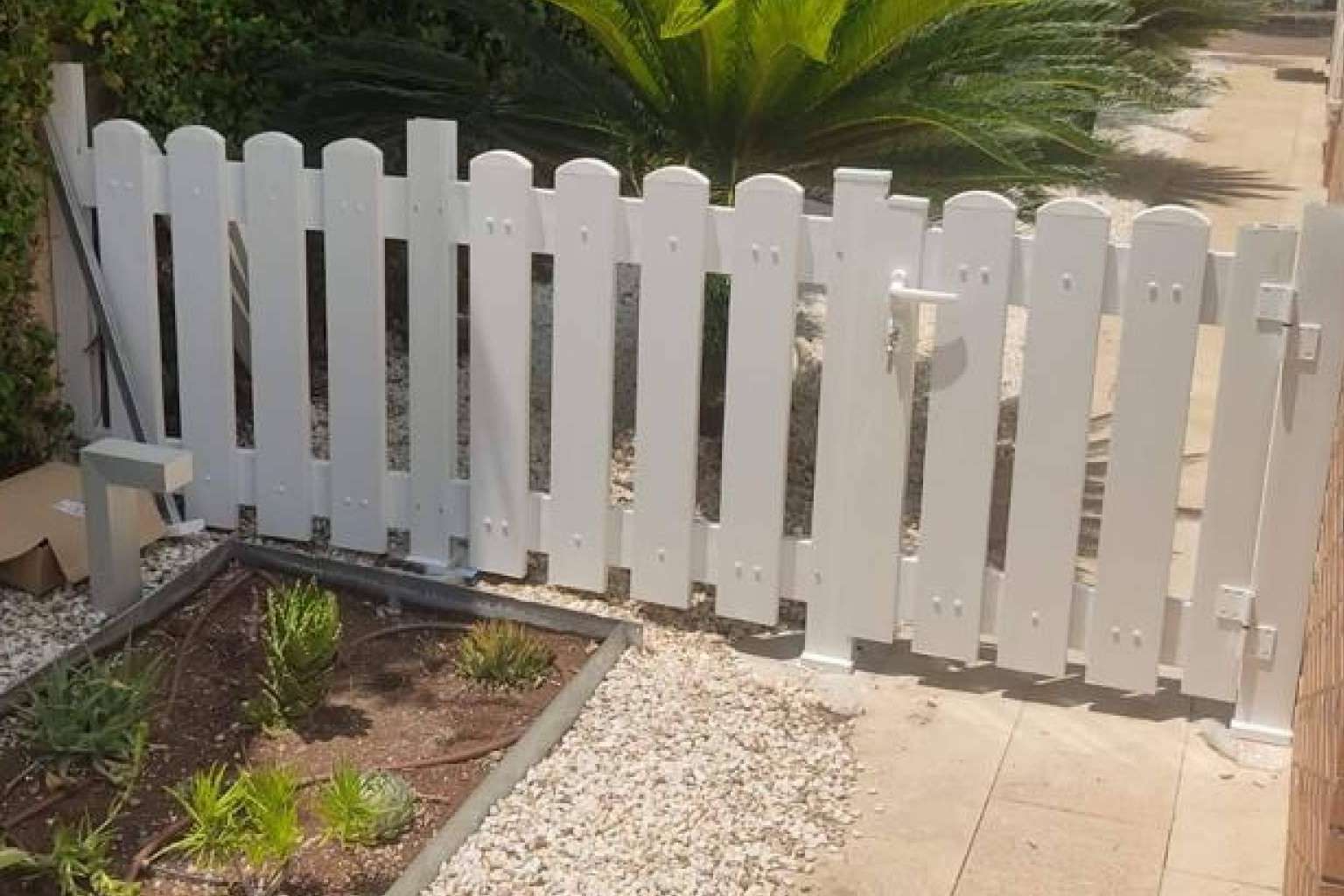 La seguridad y resistencia que ofrecen las vallas PVC de AKOTADO