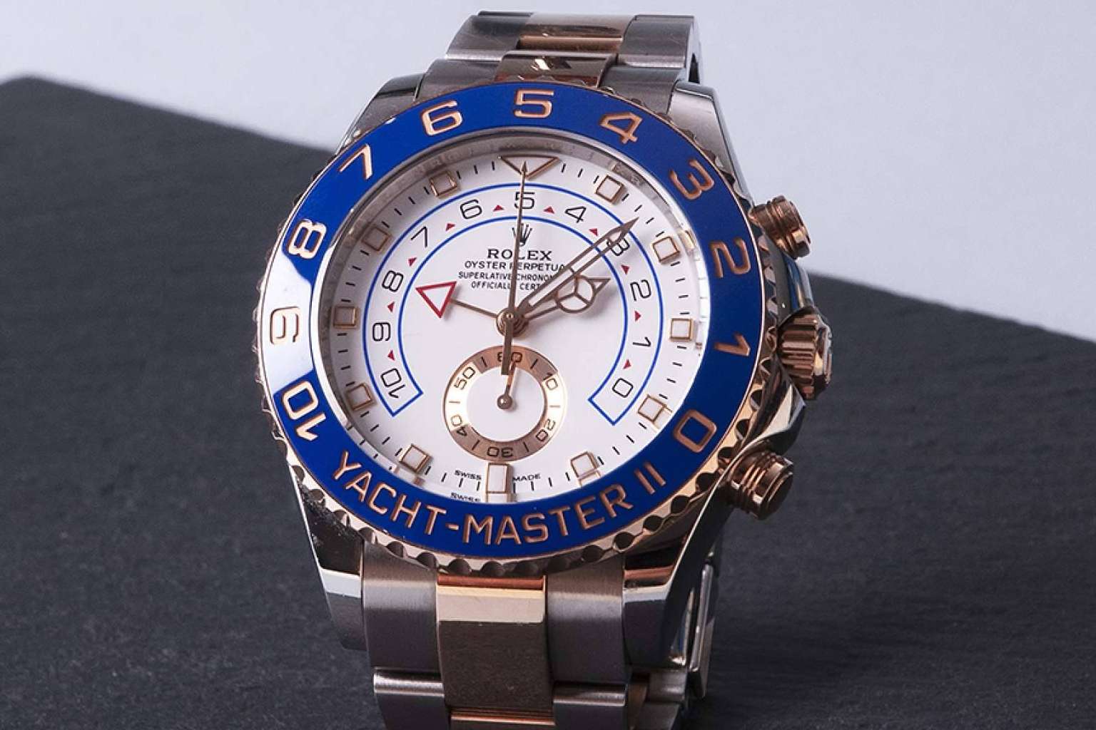 Las ventajas de vender un reloj de lujo a una tienda especializada frente a un particular