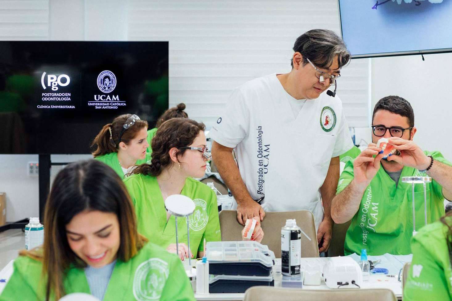 Postgrados en odontología en formato mini de PgO UCAM