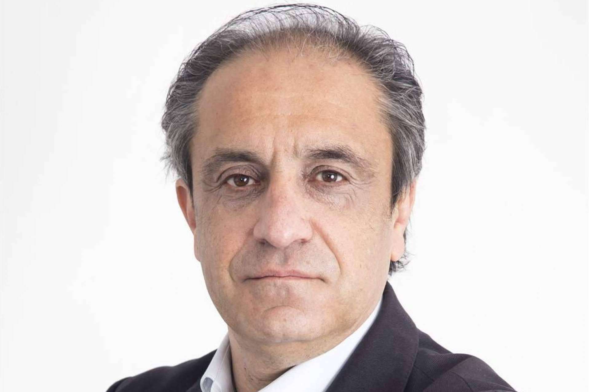 Tino de la Torre invita a instalarse en una 'tertulia eterna'