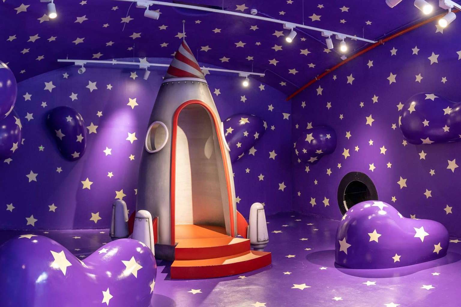La aventura interactiva que propone SWEET SPACE es un viaje a la imaginación que se une con el concepto tradicional