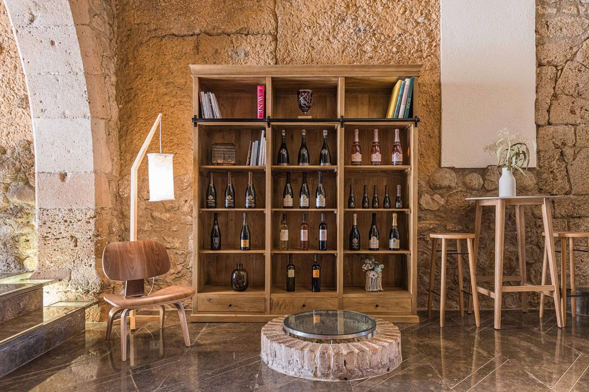 El servicio de interiorismo de bodegas y espacios de enoturismo de INDAStudio y sus principales ventajas
