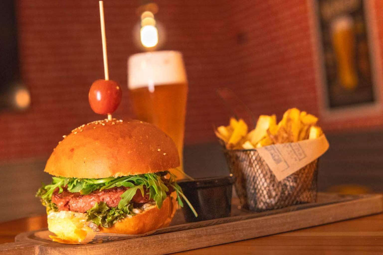 Gastro Bar La Fábrica Brew Pub, el arte de la cerveza y la gastronomía artesanal