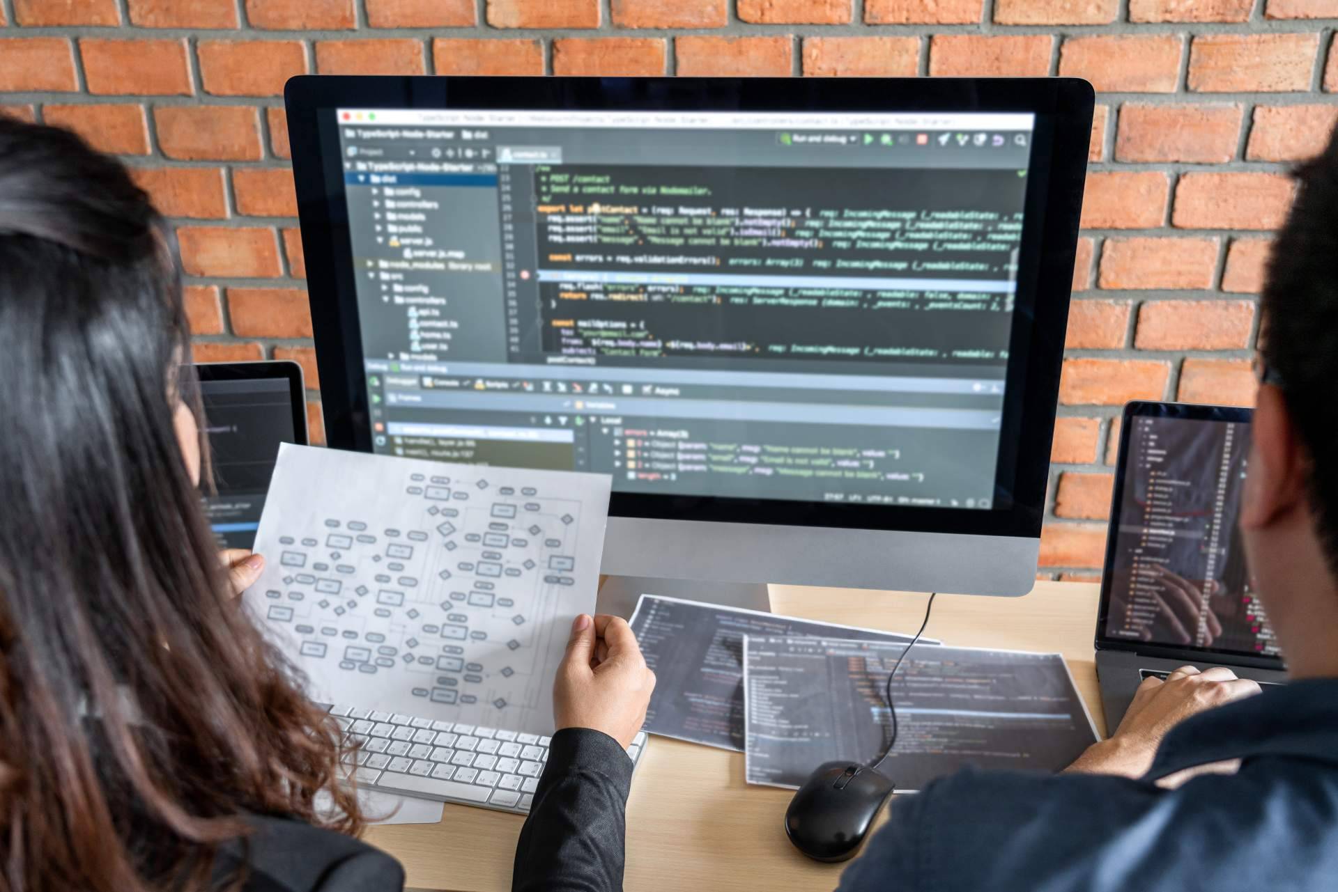 El máster en desarrollo web full stack que aprovecha la IA Generativa