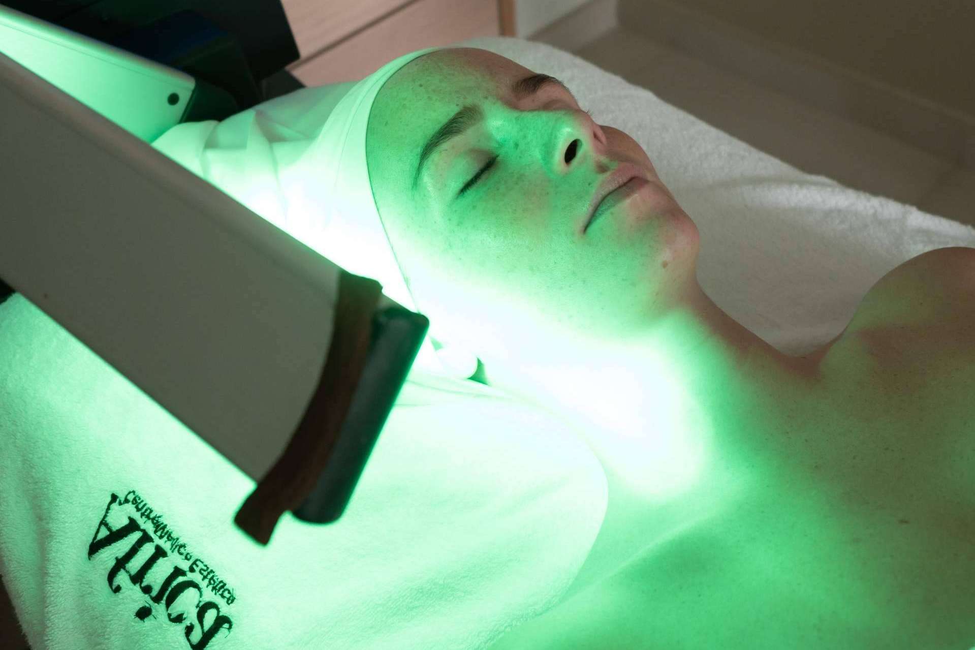 Cómo rejuvenecer la piel a través de la luz con el programa Hydra-glow