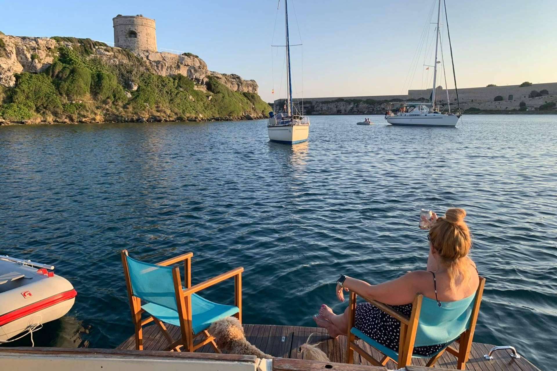 Menorca desde el mar; vacaciones en barco con Ola Menorca