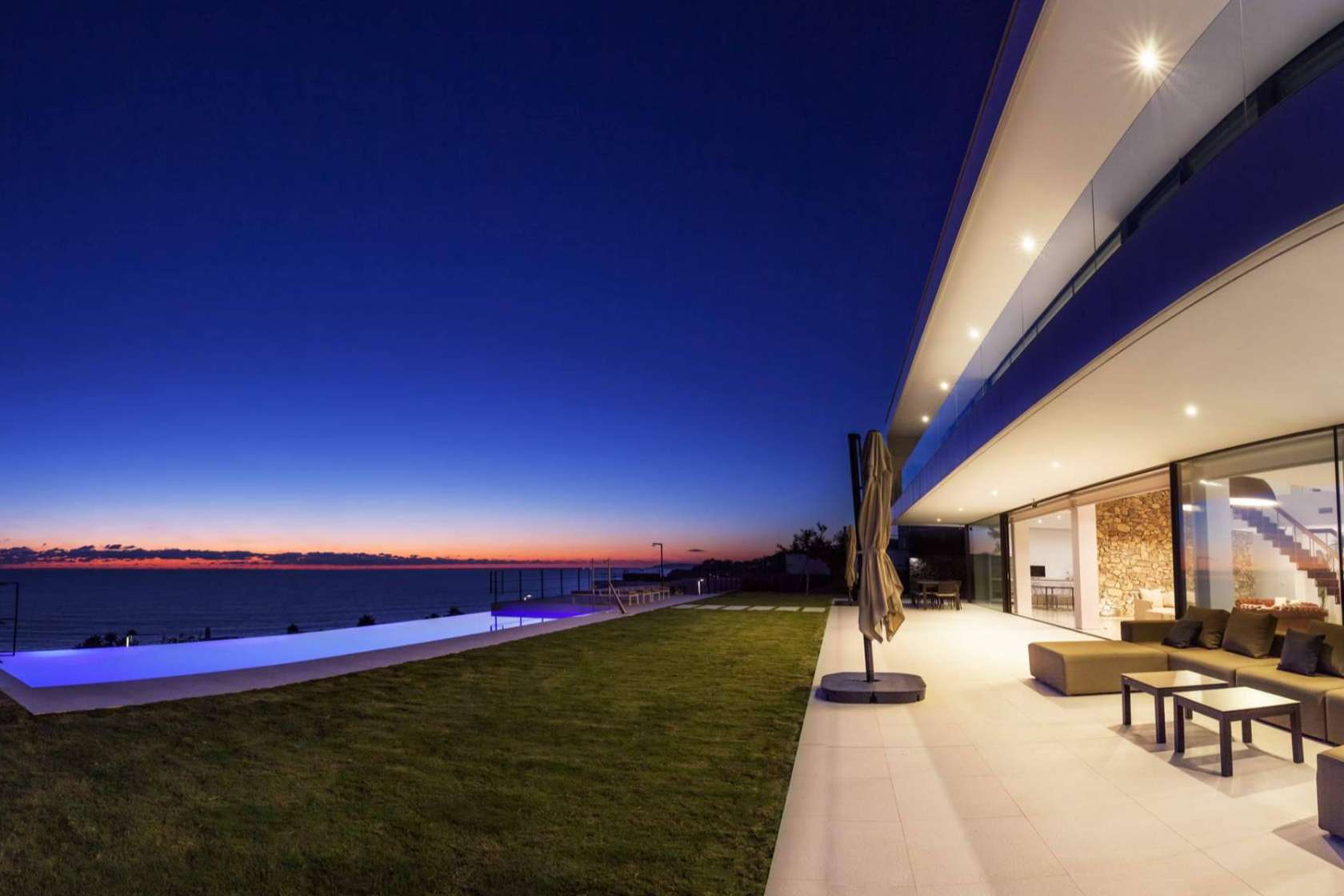 Villa Alkaram ofrece una experiencia de lujo en la costa gaditana