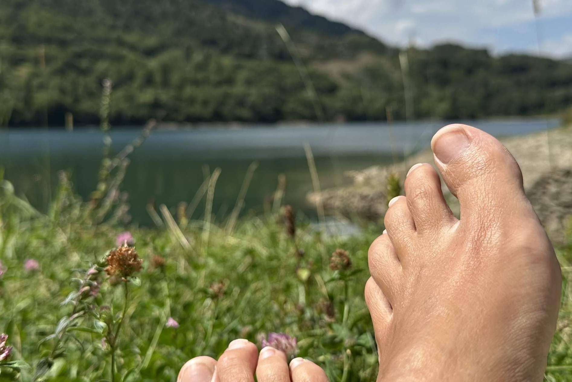 ¿Por qué entrenar descalzo mejora el equilibrio y la salud?