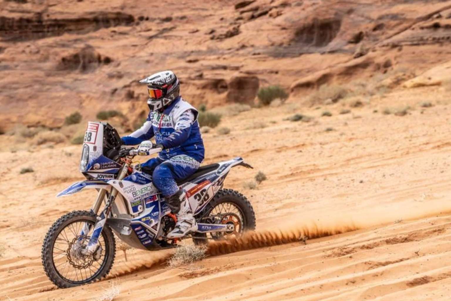La propuesta de ADHESIVOSEMBARRADOS con adhesivos de moto personalizados y duraderos