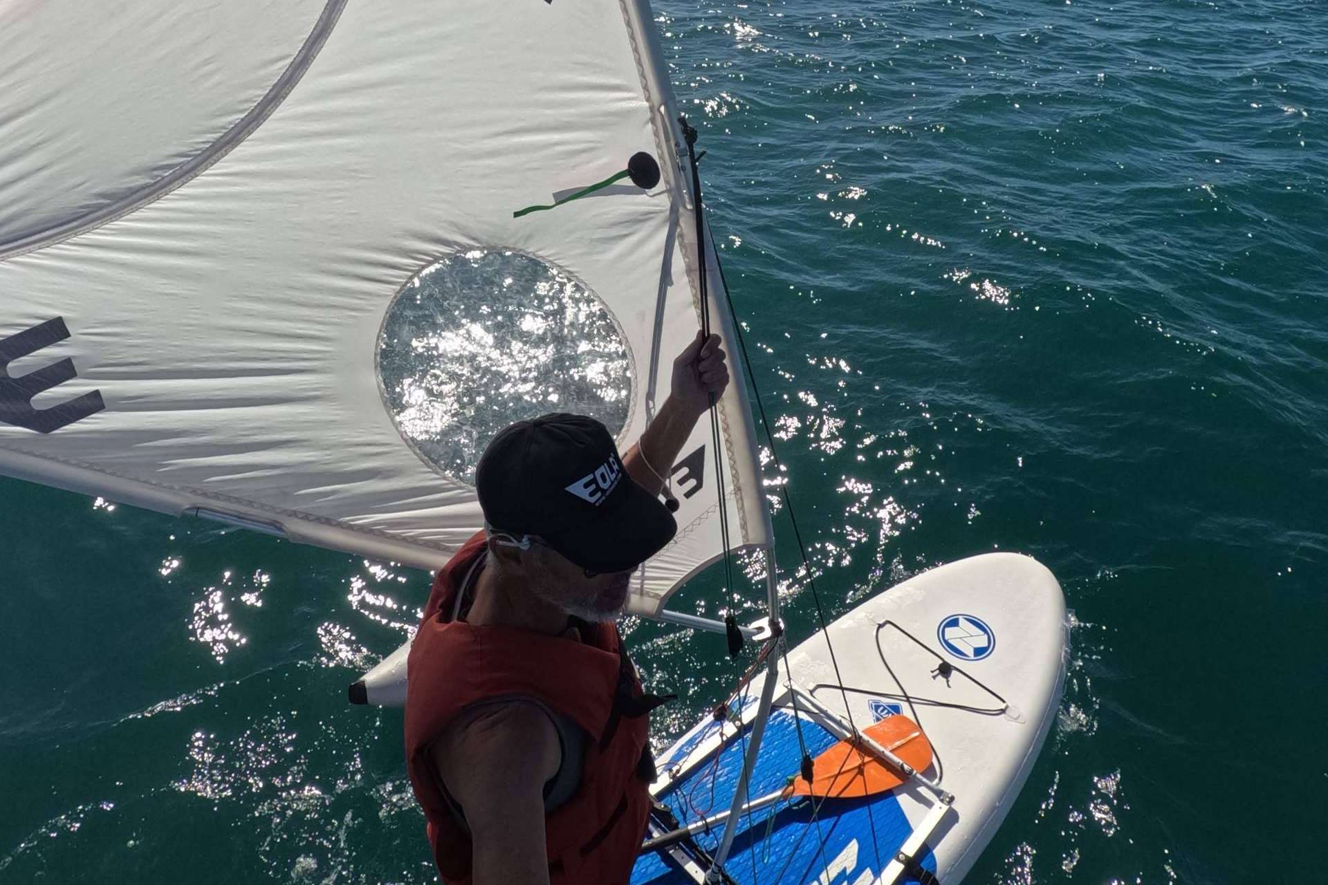 Disfrutar de los días de viento con la práctica de paddle con Vela Eola