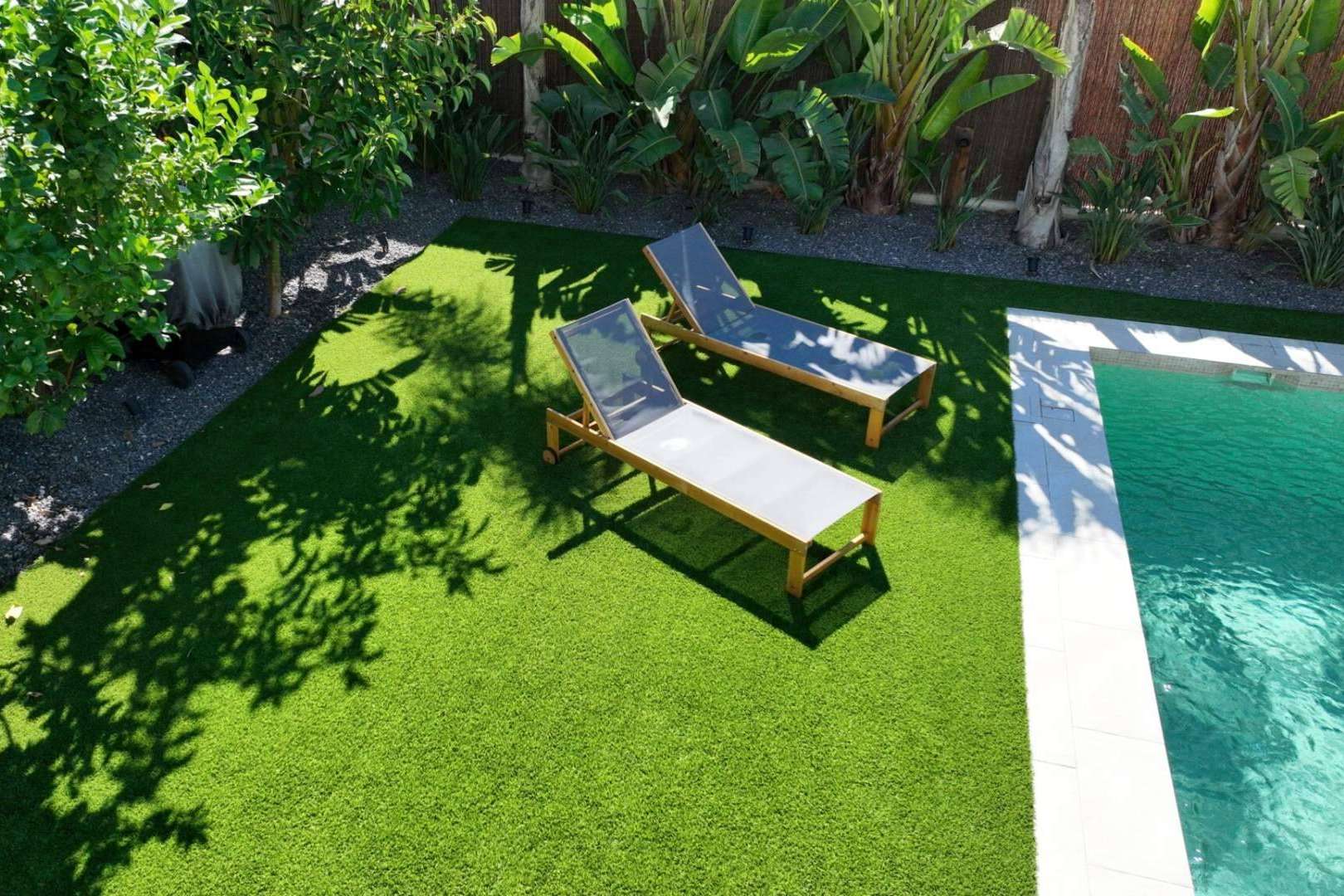 La tecnología Natural Look ® de Albergrass consigue un césped tan real como el de verdad