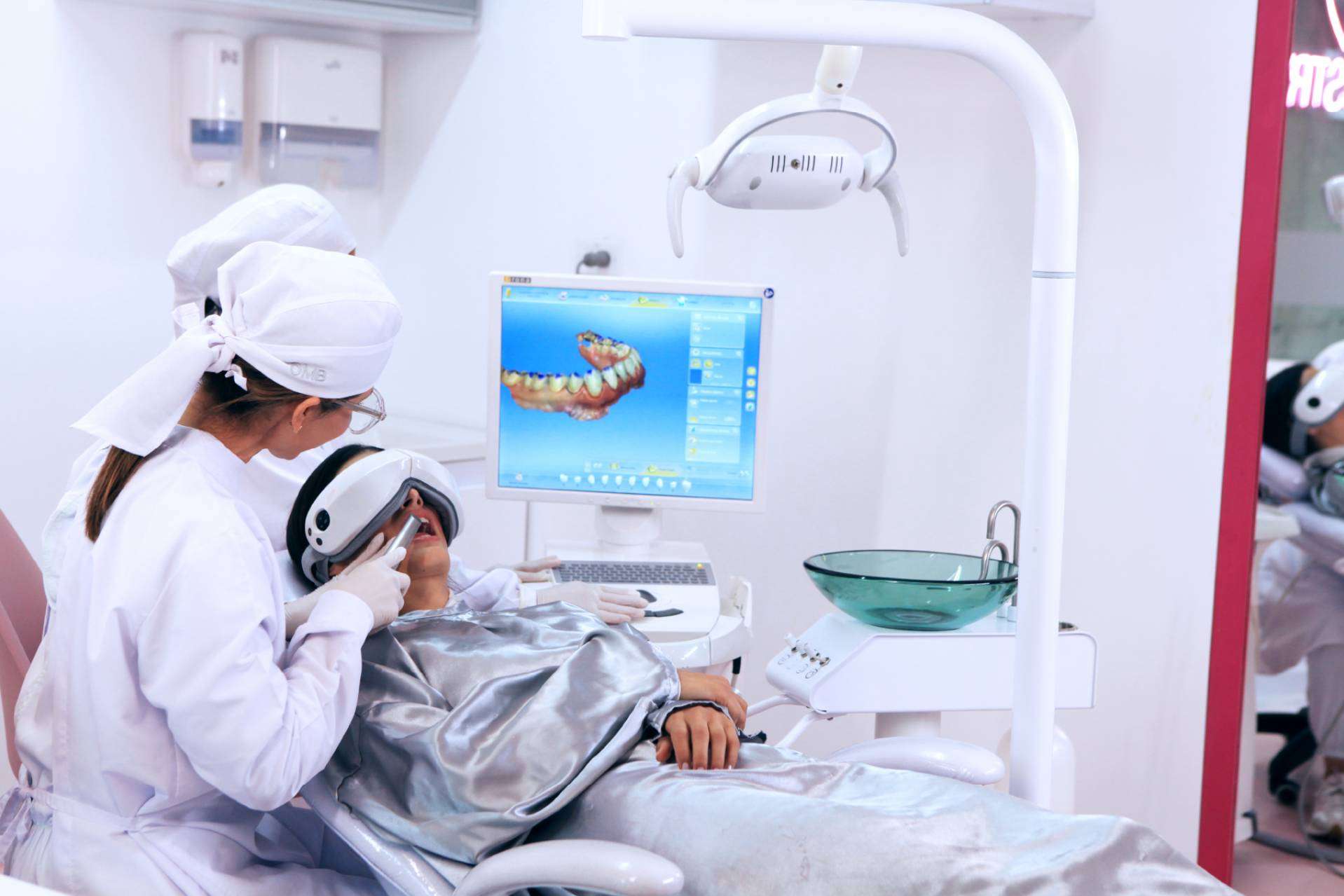 Carillas dentales, la tendencia en estética dental con Odontología de Marlon Becerra