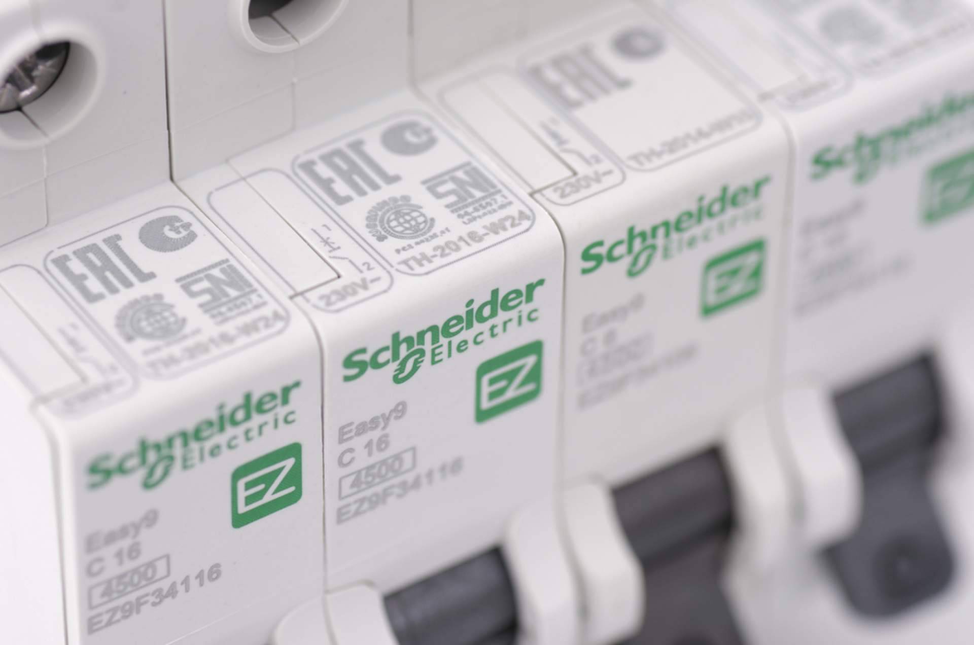 Cadenza Electric impulsa el acceso a material eléctrico Schneider Electric con precios atractivos