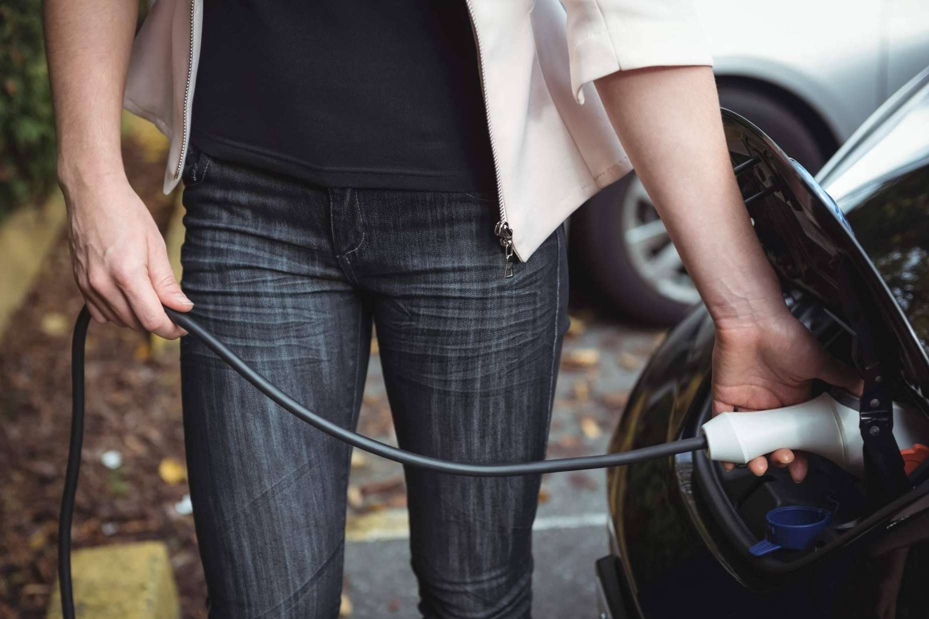 Facilidades para la instalación de cargadores de vehículos eléctricos con gestión de ayudas, de la mano de Alromar