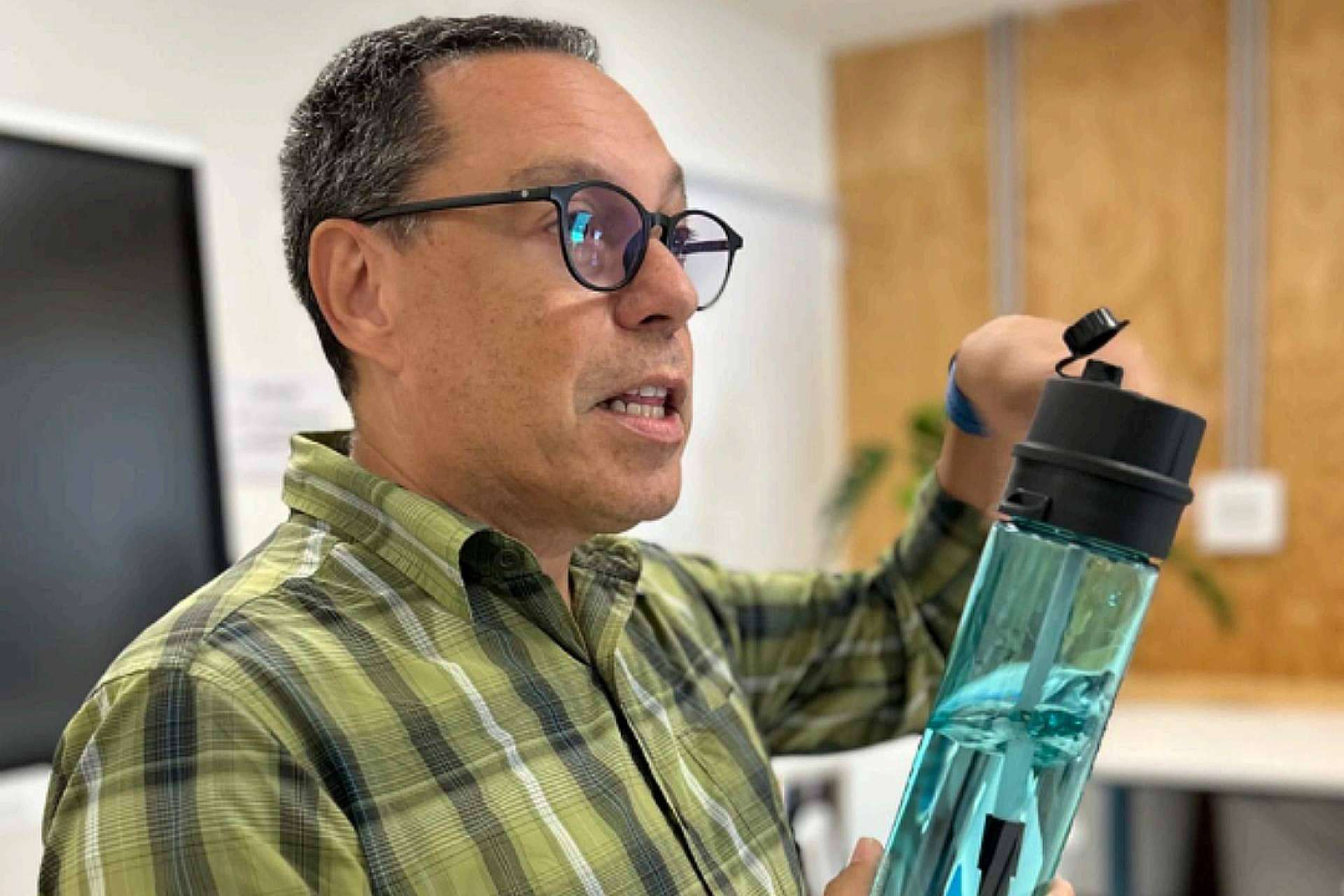 Ozeanic revoluciona la purificación del agua con su innovadora botella potabilizadora