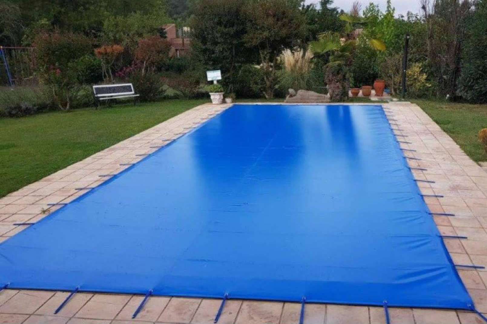 La seguridad en piscinas toma forma con los cobertores de anclaje perimetral de Swimhome