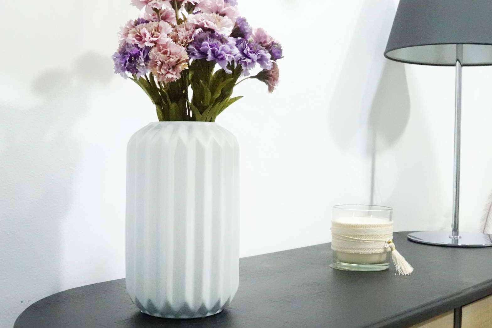 Ambientes con vida; Hogar y Más apuesta por flores decorativas y jarrones de diseño