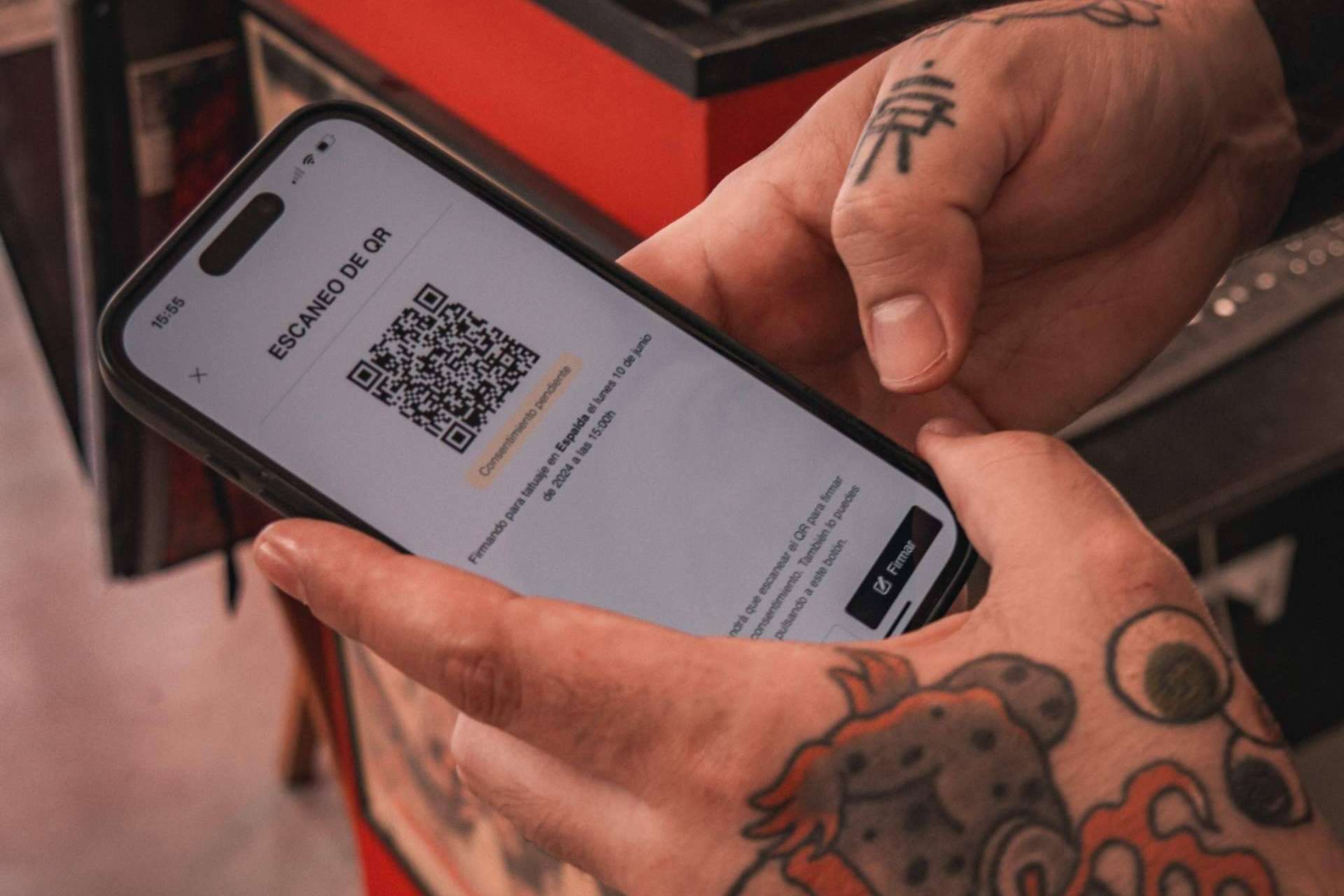 La firma de consentimientos en estudios de tattoo deja atrás el papel, Studioapp lo digitaliza todo con un QR