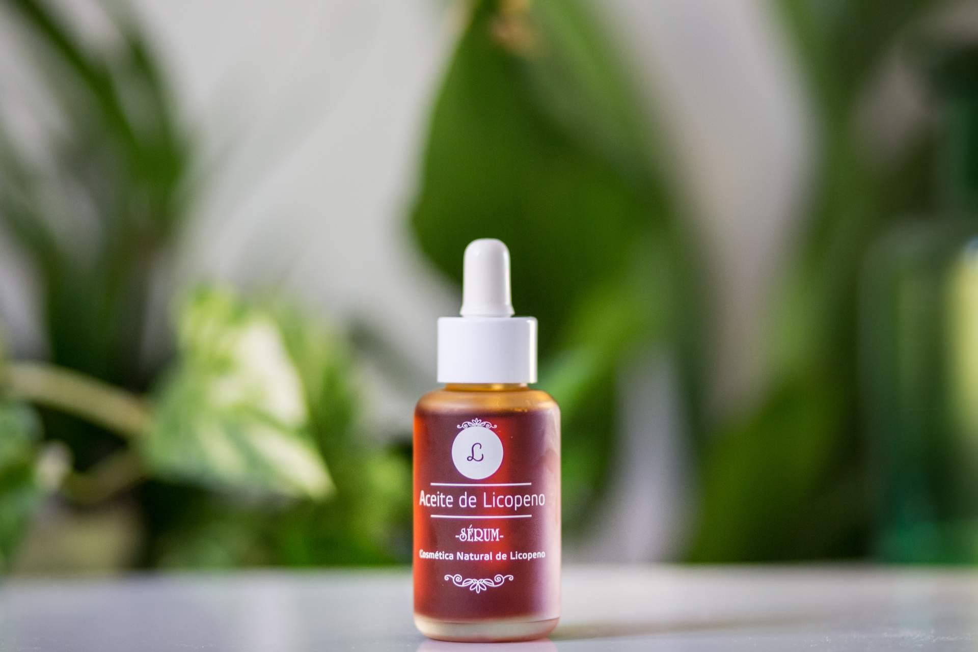El cuidado post-solar se refuerza con el serum de licopeno de Lycolé, formulado para regenerar la piel
