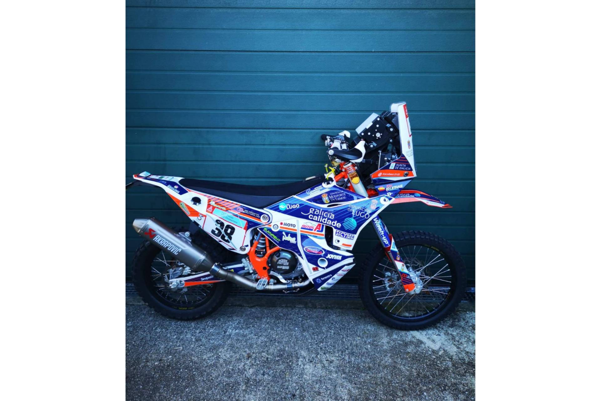 Éxito y originalidad en adhesivos personalizados de moto con ADHESIVOSEMBARRADOS