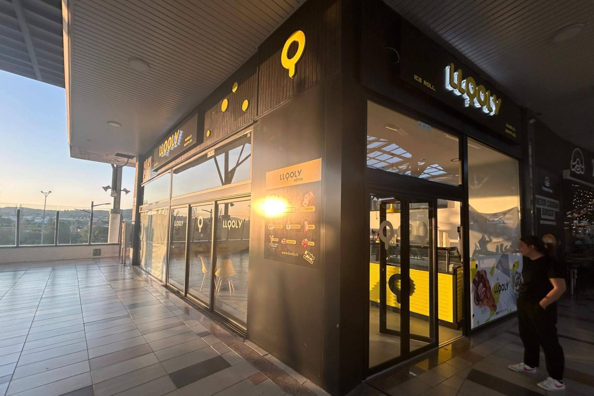 Llooly abre en Burgos con su propuesta diferenciadora de gofres con burbujas y helados artesanos