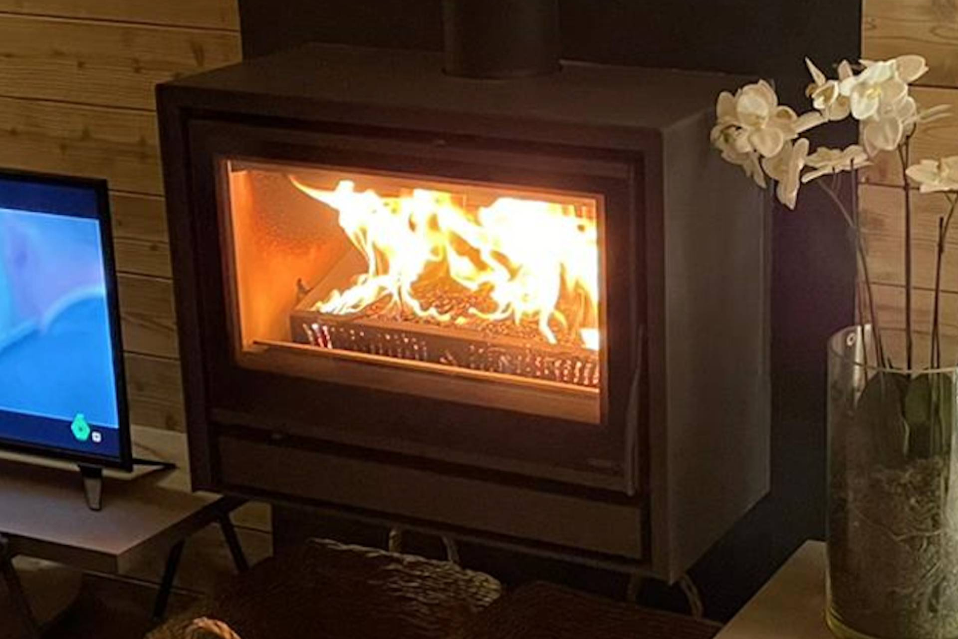Por qué los pellets son el combustible ideal para chimeneas y estufas de leña