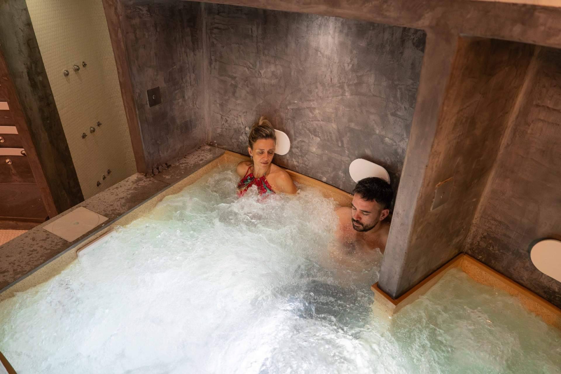 Regala bienestar en Navidad; bonos Ges Spa para parejas y familia