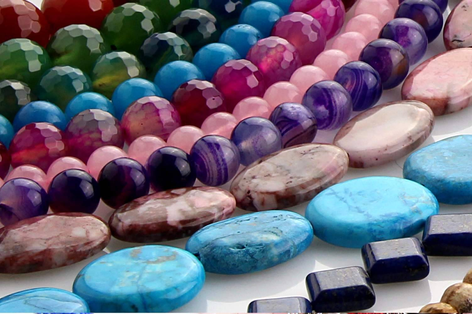 UniArt Minerales ofrece una amplia colección de piedras semipreciosas online con envío inmediato