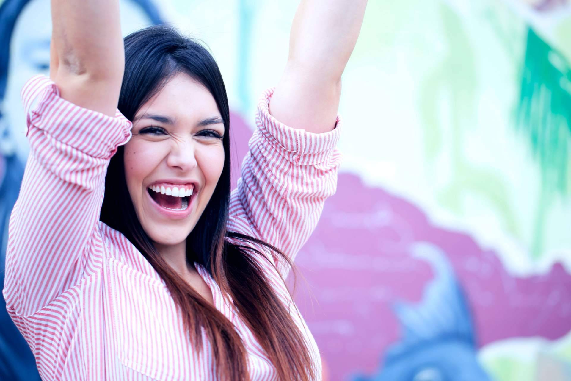 Implantes dentales, ortodoncia y diseño de sonrisa lideran las tendencias 2025 en Marlon Becerra