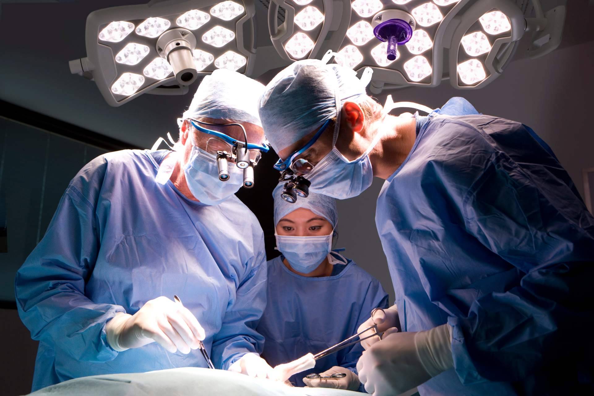 Cirugía estética Málaga, Beauty&Beauty ofrece aumento de pecho, rinoplastia y lipoescultura con enfoque médico experto