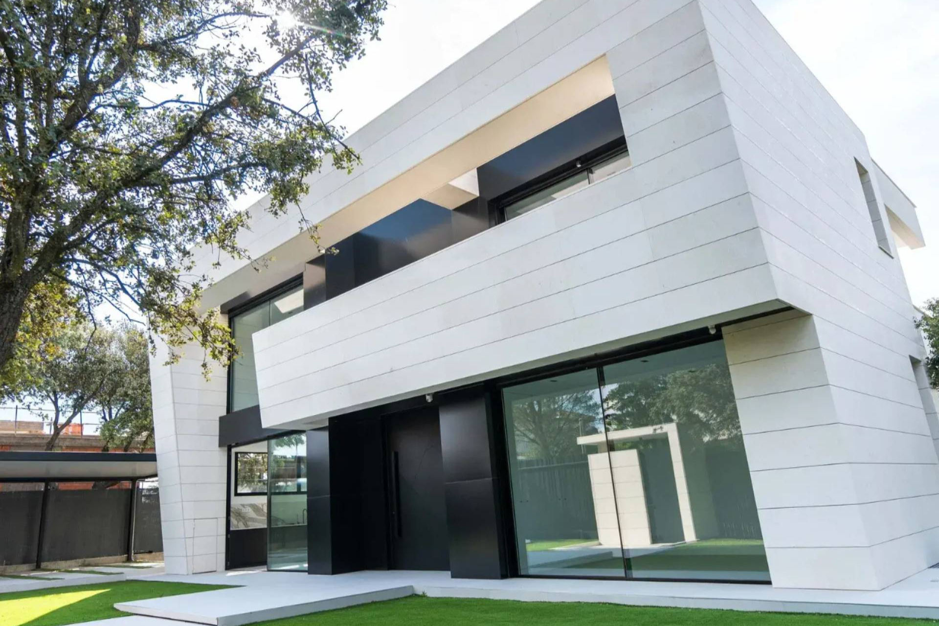 Fran Cortés Arquitectos apuesta en Madrid por casas prefabricadas de hormigón y arquitectura contemporánea