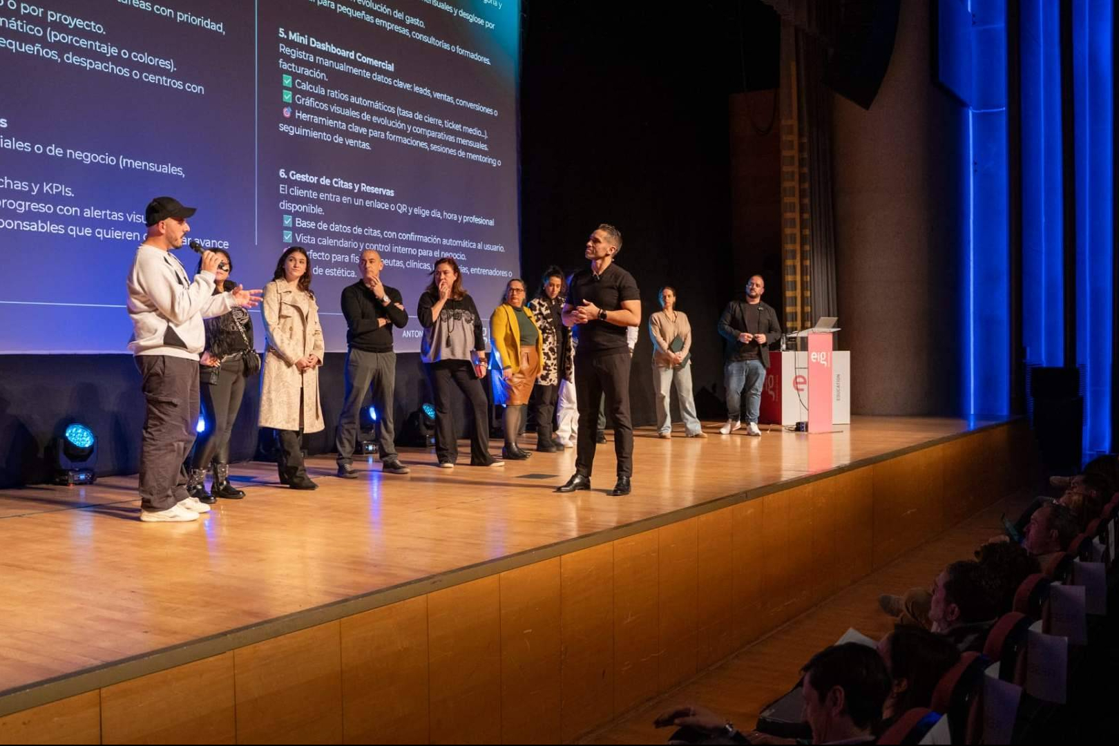 Héctor Stezano impulsa la formación en IA ante más de 2.000 empresas en Granada