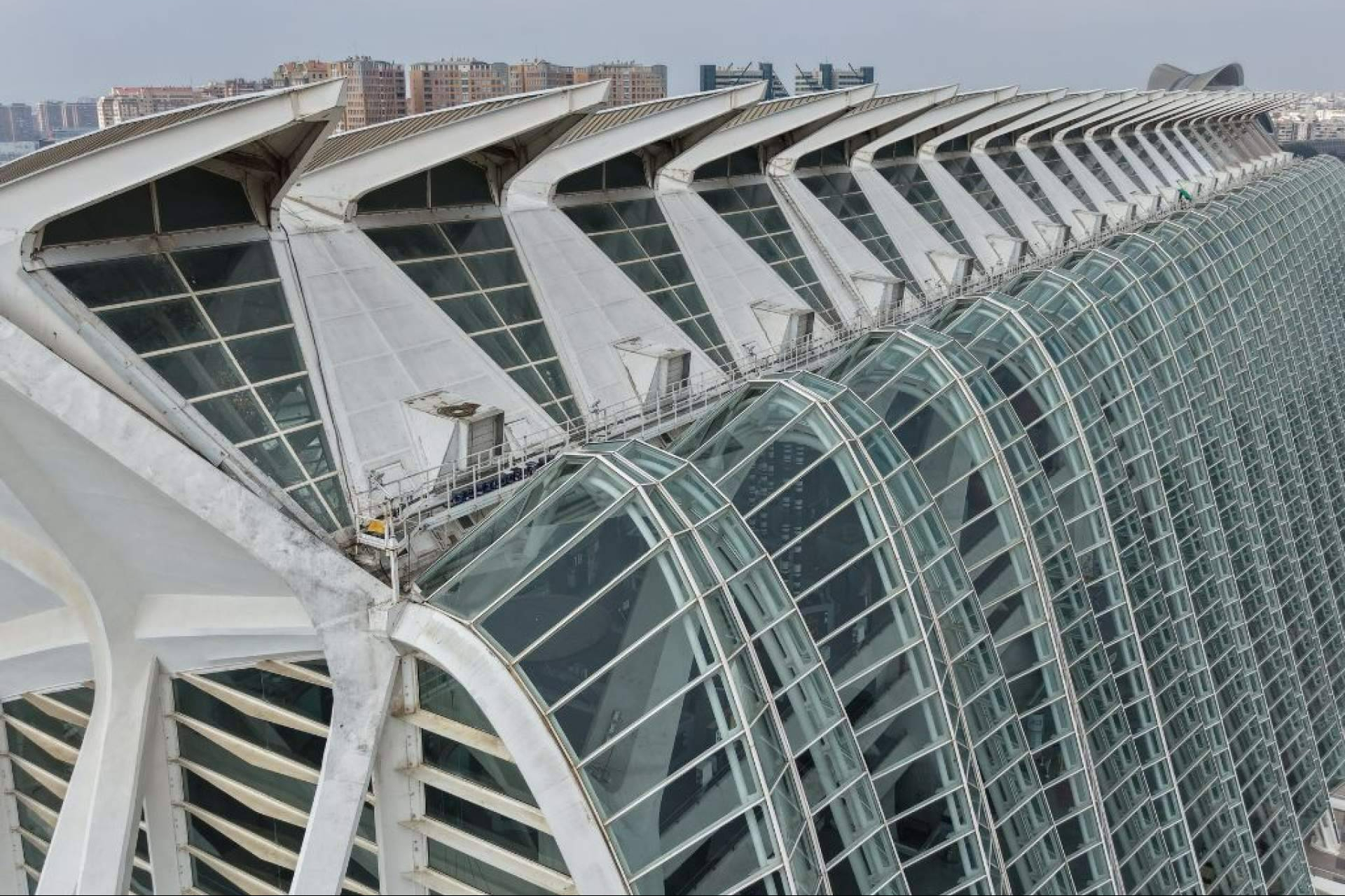Galvañ Lacados realiza una prueba de limpieza con drones en el Museu de les Ciències de València