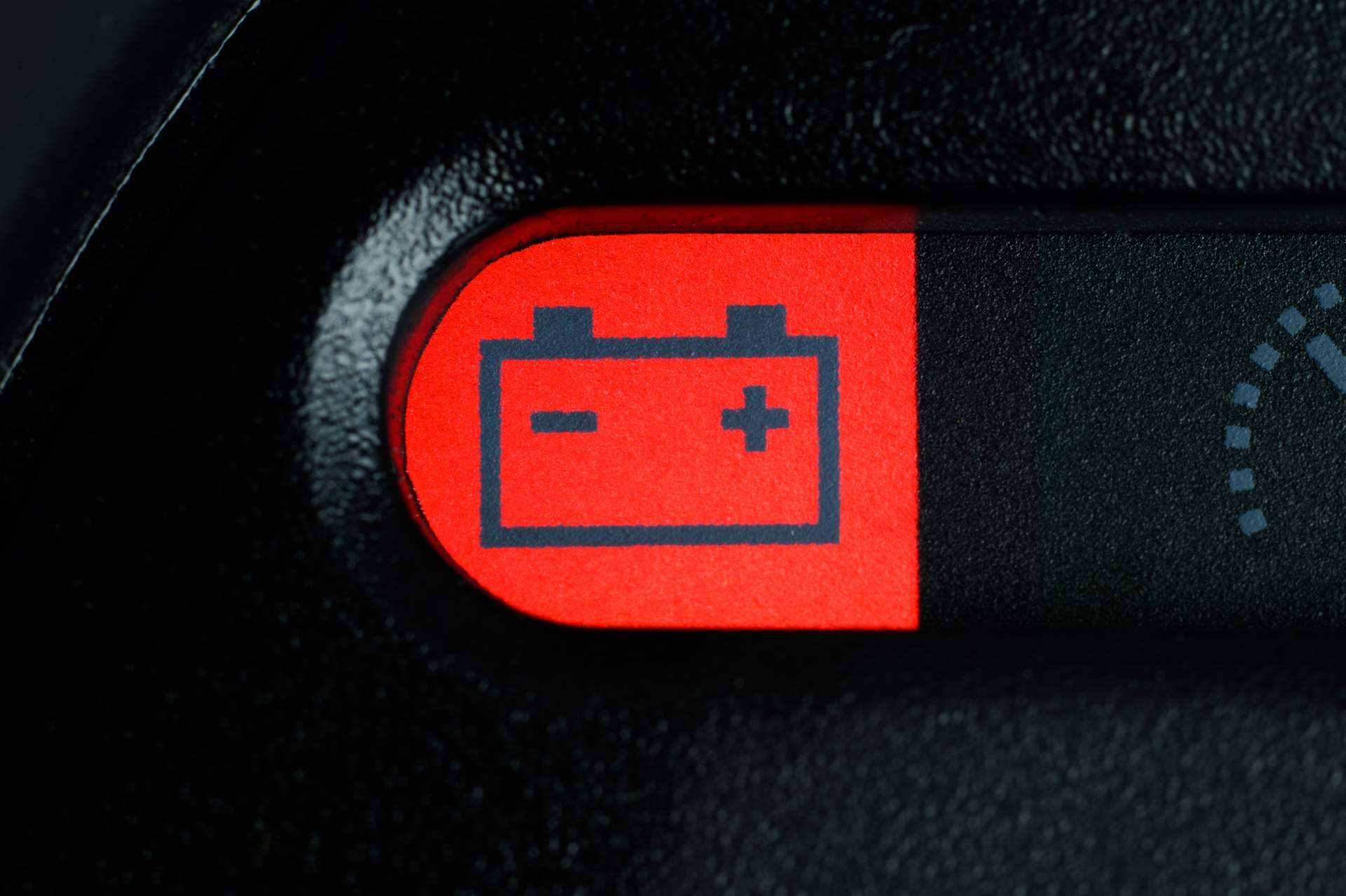 La guía visual para saber cuándo un testigo del coche requiere una parada inmediata