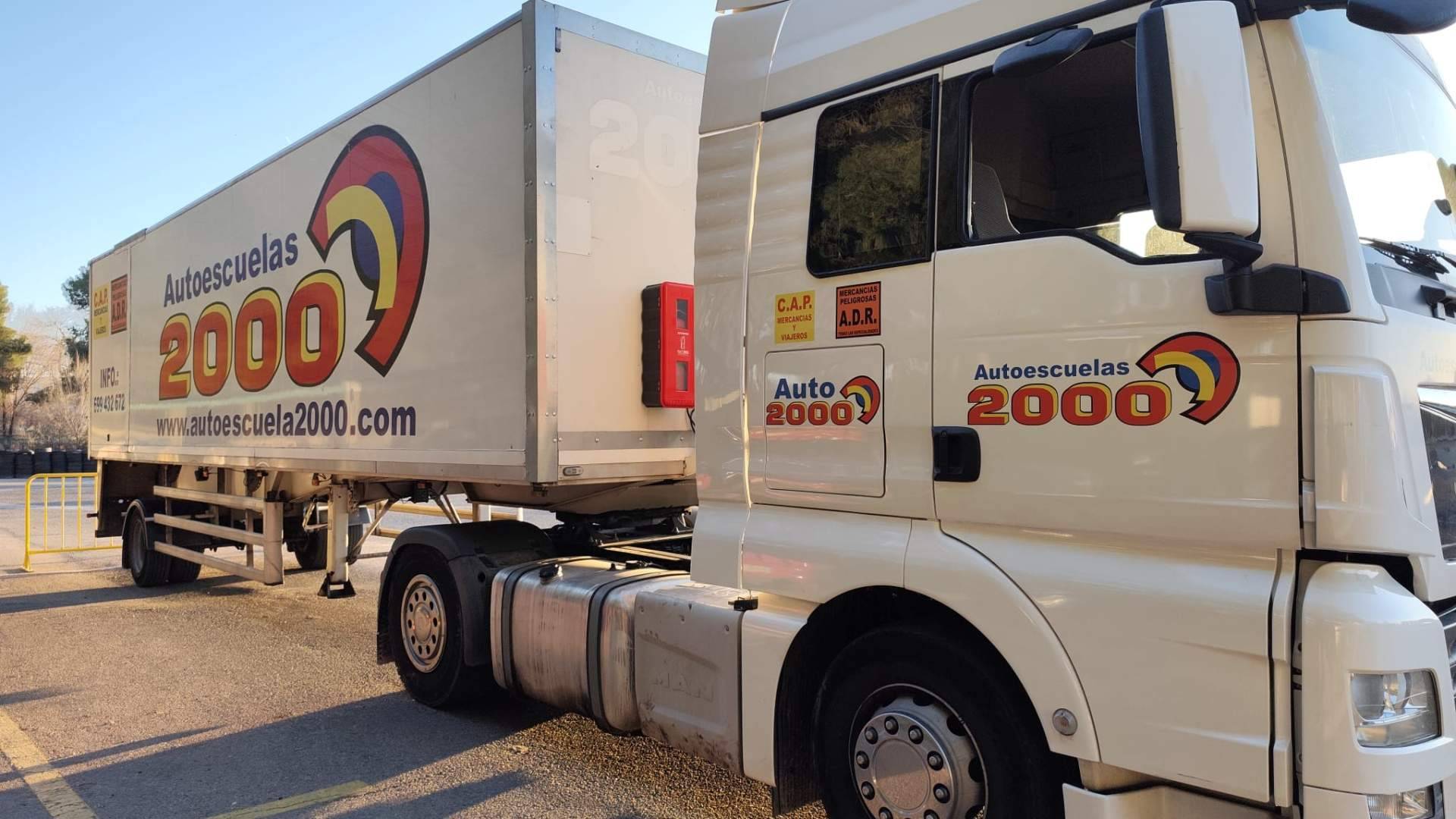 Autoescuela 2000 impulsa el arraigo socioformativo mediante la formación CAP para transporte de mercancías y viajeros