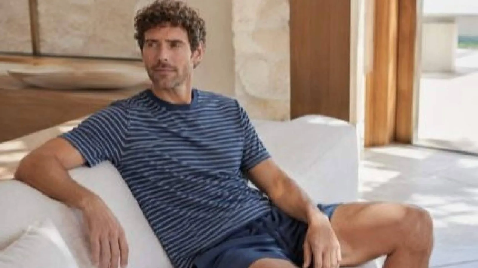 Cómo elegir pijamas de verano para hombre cómodos; la importancia del tejido, el corte y la confección
