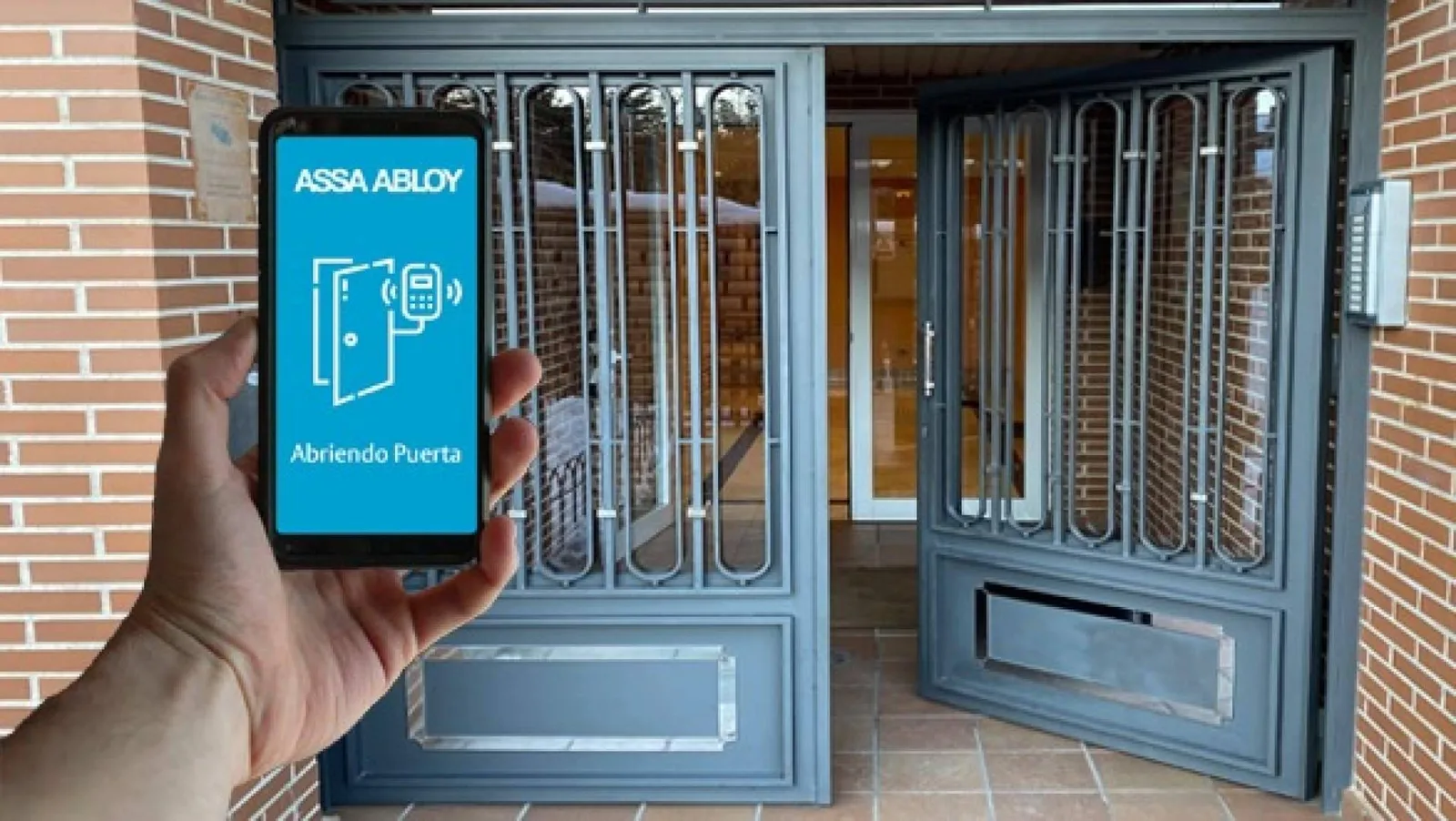 La automatización de puertas residenciales gana protagonismo en las comunidades de vecinos
